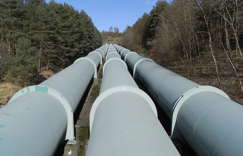 Магистральная труба нефтепровода